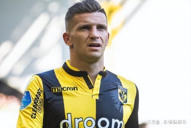 今年她参加 今年她参加